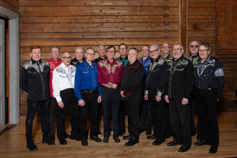 Syystanssit Jalmarin kodolla